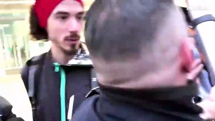 Maxi scritta per il clima di Extinction?Rebellion al Grattacielo Piemonte