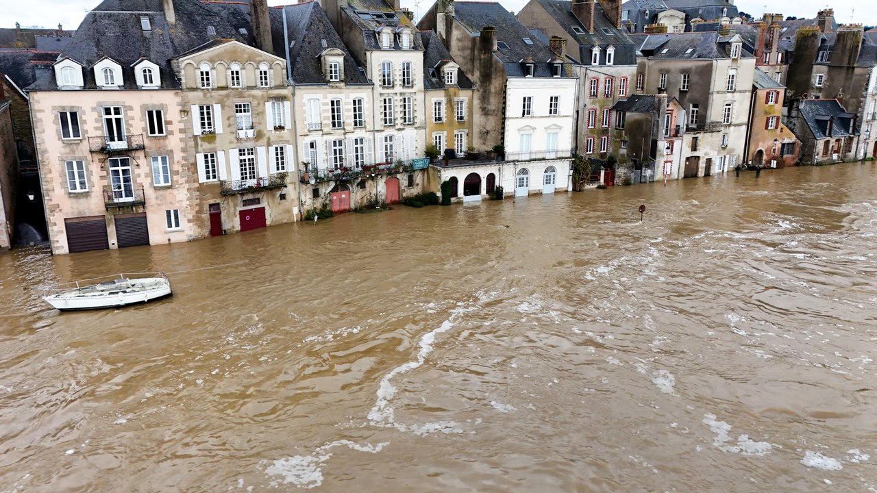 Inondations en Bretagne : la ville de Redon isolée par la crue de la Vilaine