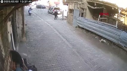 Sokak ortasında pompalı tüfekle iki kişiyi vurdular