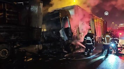 Bursa\'da iki tır birbirine girdi