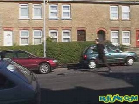 Saut au dessus d' une voiture