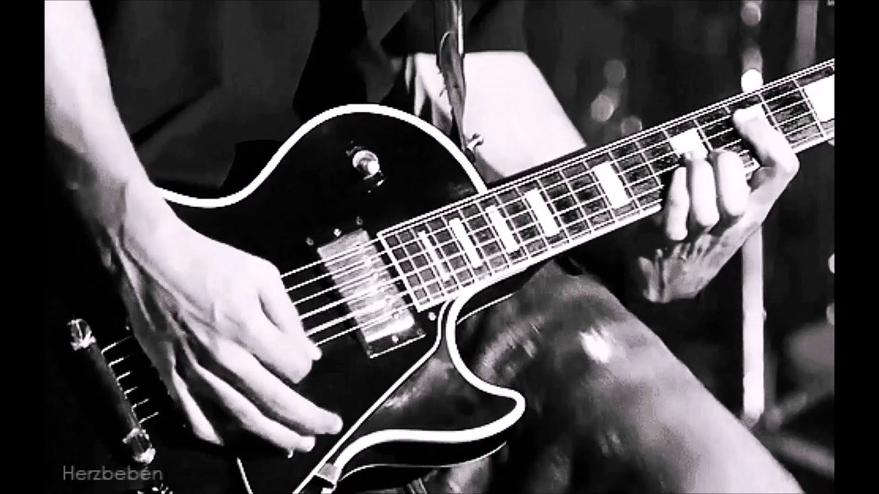 Guitar flashes & boney fingers