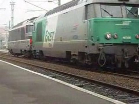 manoeuvre d'une um de bb 67602 et bb 67586 fret