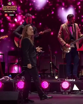 KLIP | Caroline Henderson og Jesper Binzer - Strangers in the night | Danmarks dronning - den største tak | Kongens Nytorv - 12 Januar 2024 | DR & TV2