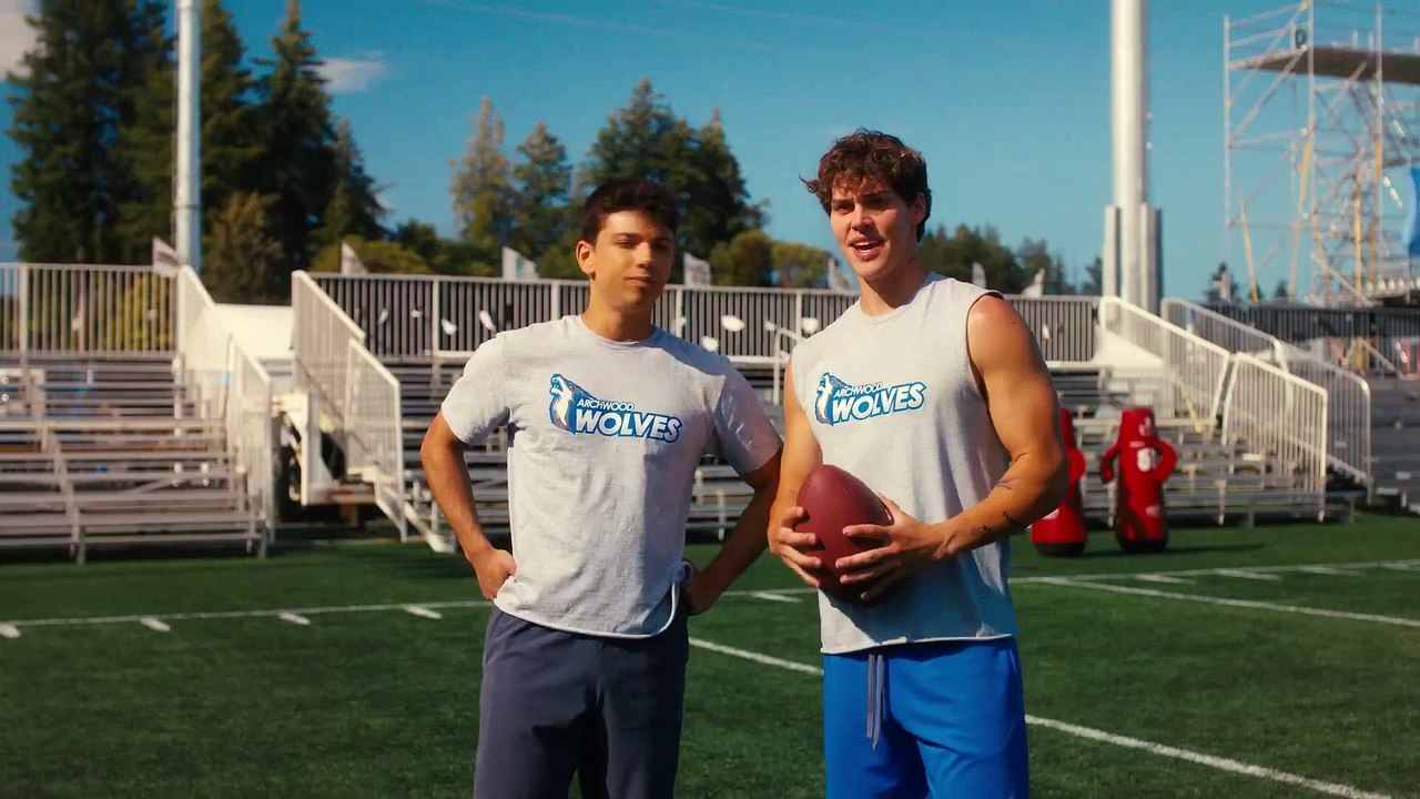 Sidelined The QB and Me Movie Trailer - Noah Beck, Siena Agudong, Drew ...