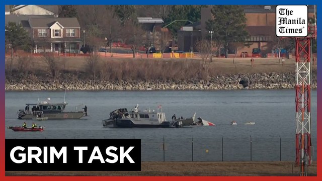 Investigators work in aftermath of Washington plane crash on Potomac River