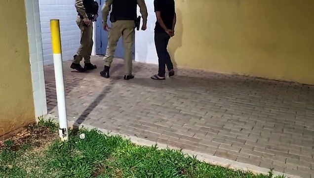 Condutor embriagado é preso depois de atingir muro e invadir residência em Catanduvas