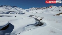 Şırnak'ta Buz Tutan Dere Yatakları Kartpostallık Görüntüler Sunuyor
