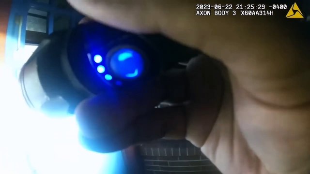 Сенатор США Признается в Порче Машины: Полиция у Его Дома!