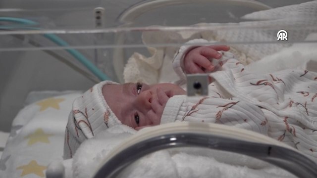 380 gram doğan Hira Su bebek 155 sonra yaşama tutundu