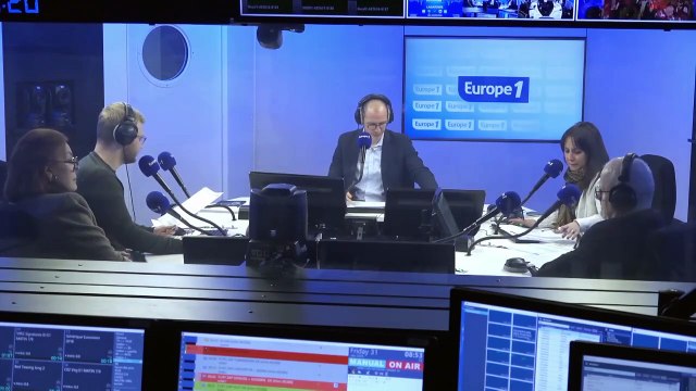 «Alerte, François Bayrou risque une censure» : le zapping politique de la menace