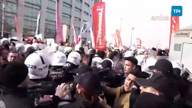 Ekrem İmamoğlu'na destek için Çağlayan Adliyesi'nde toplanan vatandaşlar ile polis arasında arbede yaşandı