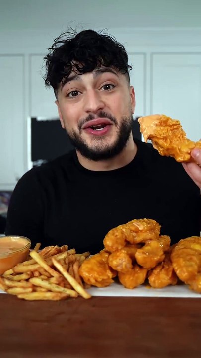 Follow for more ASMR videos🌮🍟 Credits: @thegoldenbalance #mukbang #asmr #fastfood #asmreating