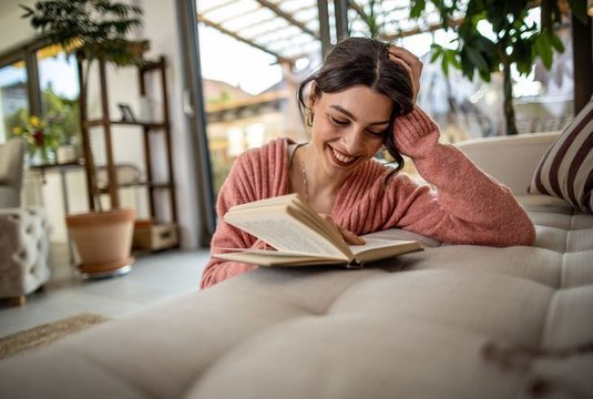 « La prof » : que raconte le nouveau livre de Freida McFadden (« La femme de ménage »), attendu en librairies au printemps ?