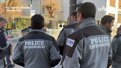 Des agents de l'Office français de la biodiversité manifestent à Pau