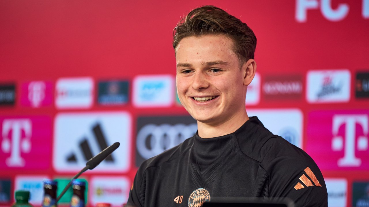 Lacher bei Urbig-Vorstellung: 'Hat der Trainer was gesagt?'