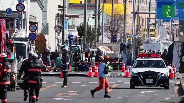 Los rescatistas tardarán días en poder acceder al hombre atrapado en un gran socavón en Japón