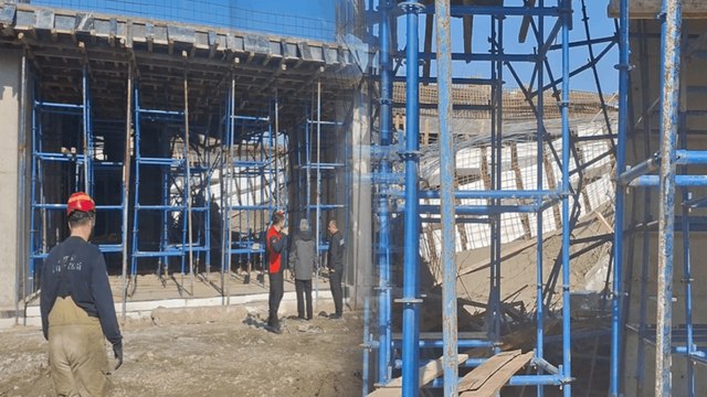 İnşaatta beton kalıbı patladı: 3 işçi göçük altında kaldı