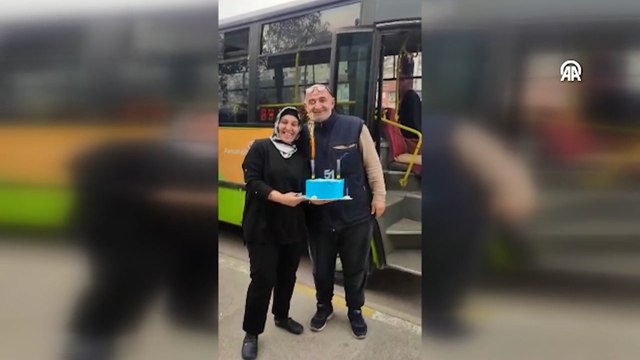 Otobüs şoförüne eşinden sürpriz doğum günü kutlaması