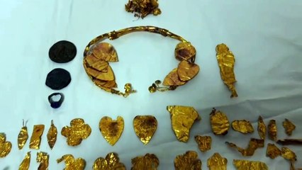 KULAKLIK KUTUSUNDAN ALTIN TAÇ ÇIKTI