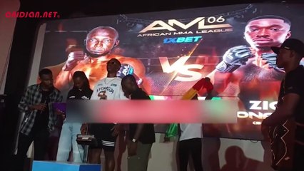 La pesée et le face à face de samo samo et  son adversaire sounkara