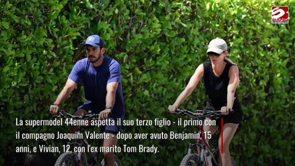 Gisele Bundchen mostra il pancione prima del parto