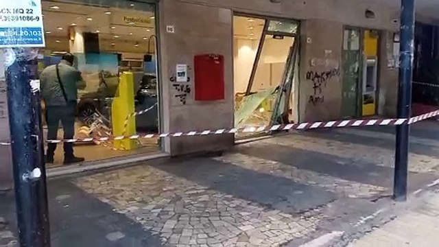 Il video della spaccata all'ufficio postale di via Emepdocle Restivo a Palermo