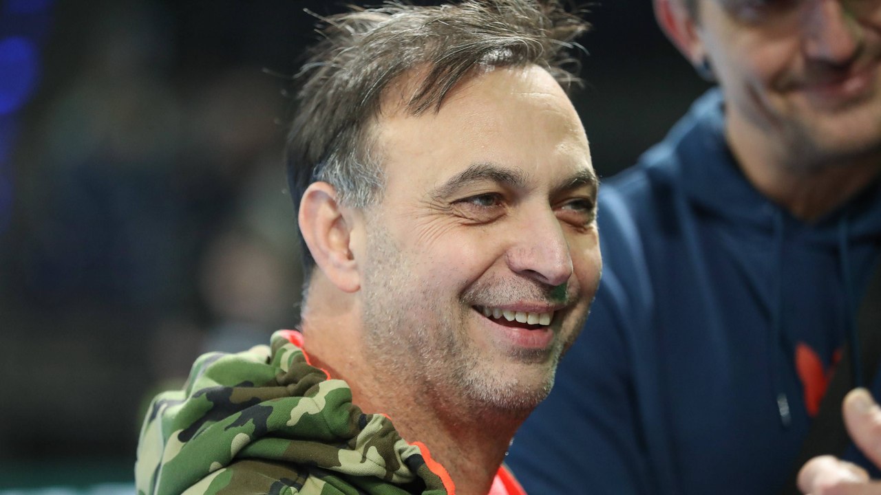 Hanning scherzt: 'Verband hätte auch in Wein bezahlen können'