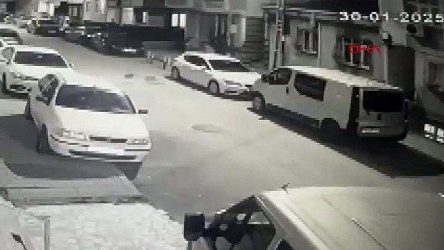 İstanbul- Eyüpsultan'da aile katliamı: Şüphelinin binadan çıkışı kamerada