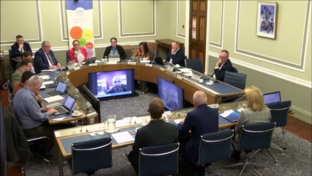 NIE managing director Derek Hynes has suggested commercial operators will not build more public charge points in Derry until more electrical cars are on the road.