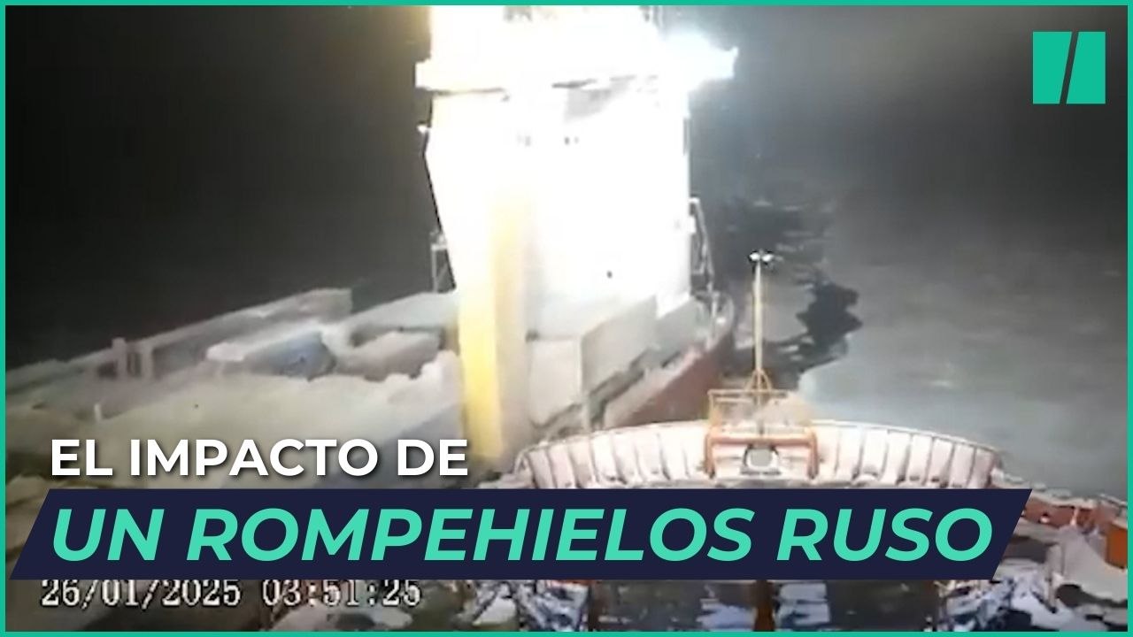 El momento en el que un rompehielos de propulsión nuclear ruso impacta contra un carguero