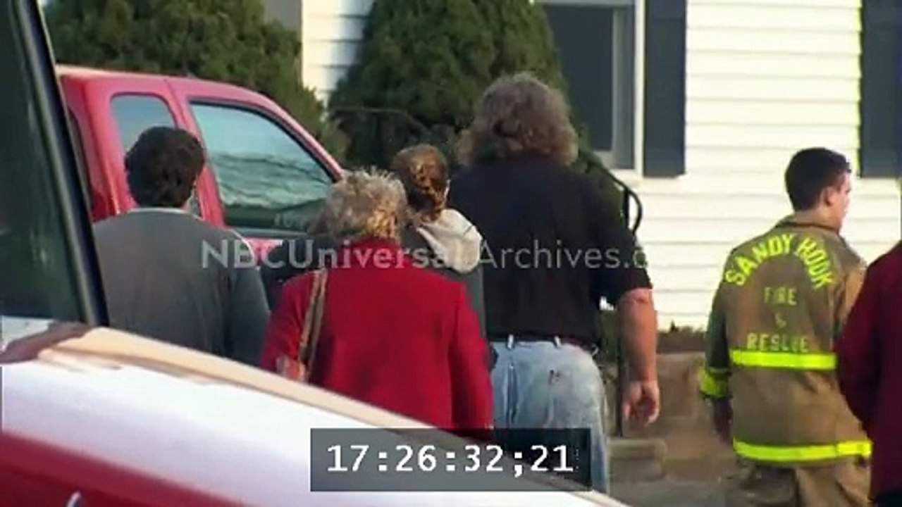 Sandy Hook: (Raw) People arriving at firehouse