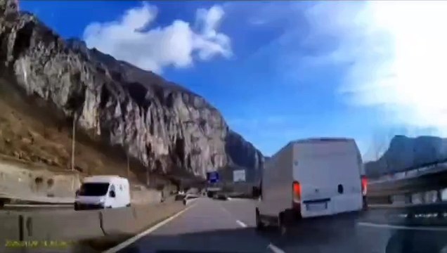 Lecco, paura sulla Statale 36: automobilista sbaglia strada e ingrana la retro