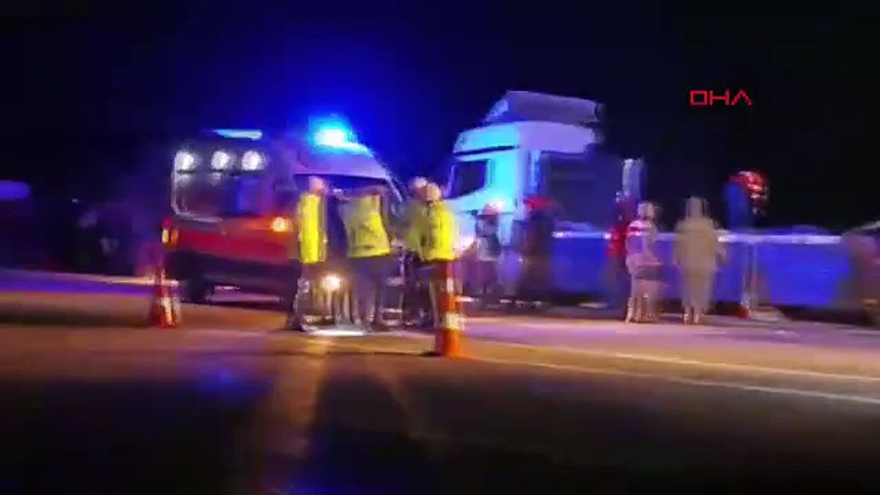 Kaçak göçmenleri taşıyan TIR devrildi: 1 ölü, 4 yaralı
