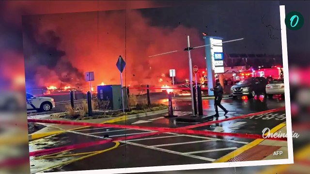 America Plane Crash: 67 लोगों की मौत के बाद, अमेरिका में कैसे हुआ दूसरा प्लेन हादसा, शहर में लगी आग