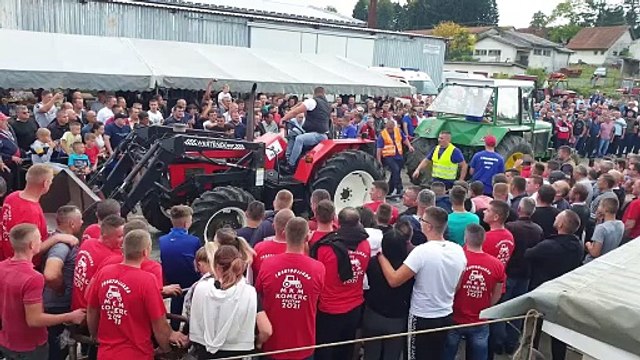 Zetor 7745 vs John Deere 3350 (1)