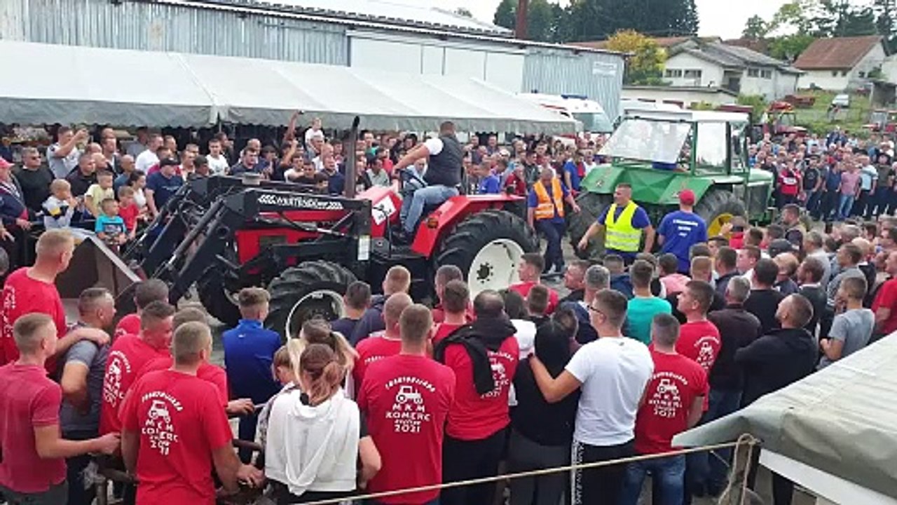 Zetor 7745 vs John Deere 3350 (1)