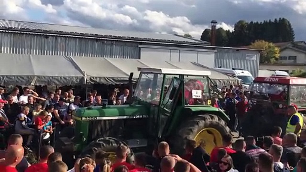 Zetor 7245 vs John deere 3350 (1)