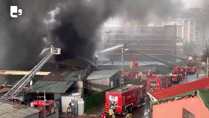 Çekmeköy'de lastik fabrikasında yangın çıktı