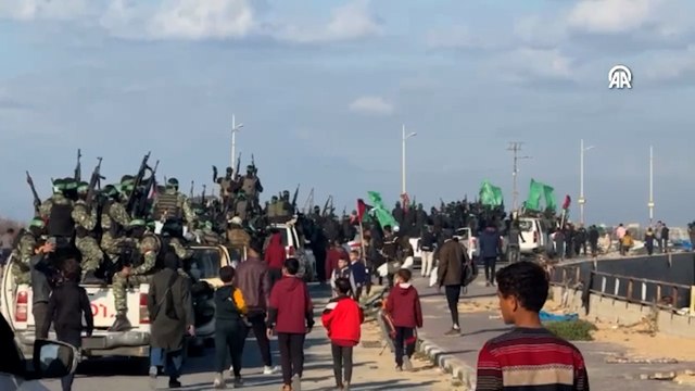 Hamas ile İsrail arasındaki esir takası kapsamında Gazze'deki İsrailli esirlerin Kızılhaç'a teslimi başladı