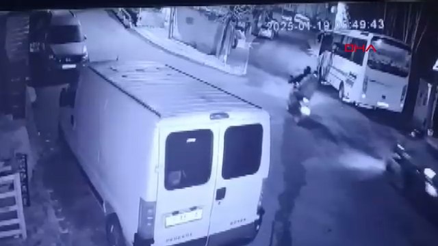 Haraç almak için iş yeri kurşunlayan şüpheliler kamerada