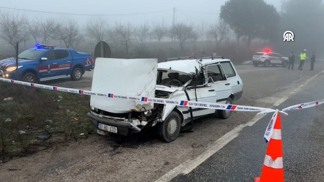 Tırın dorsesine çarpan otomobilin sürücüsü öldü