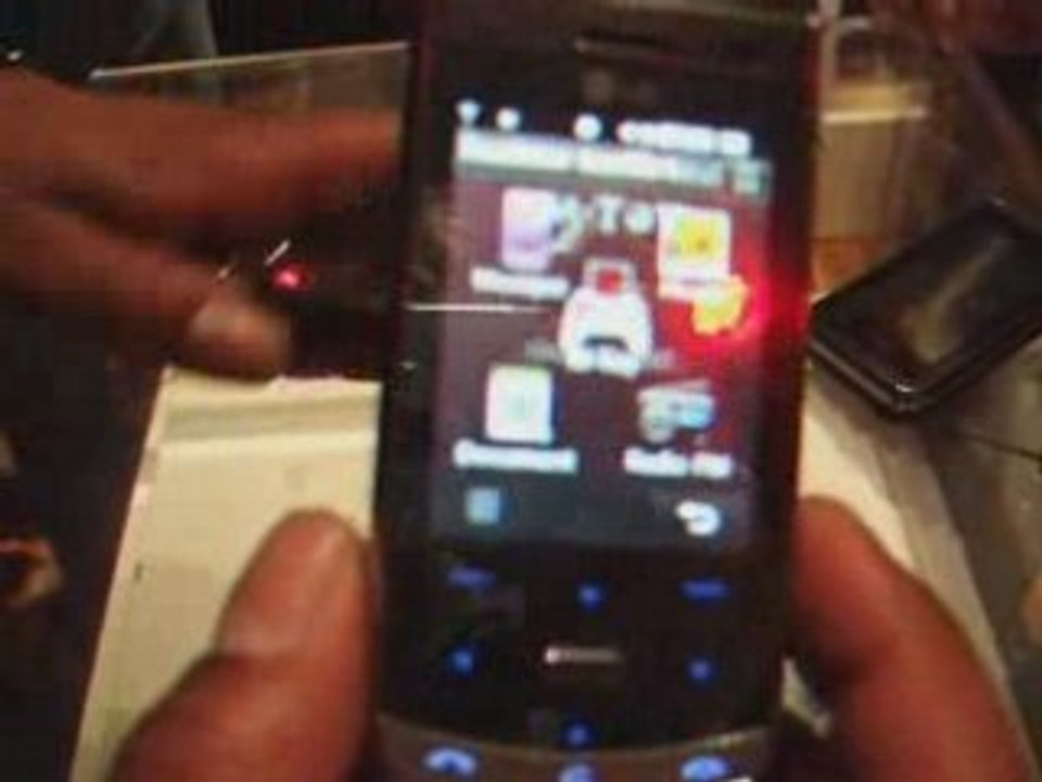 Démo LG KF750 ("secret") par le responsable produits de LG