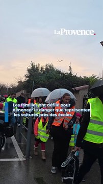 Les voitures vont trop vite : à Marseille, les élèves des écoles Sainte-Anne défilent pour des routes plus sûres