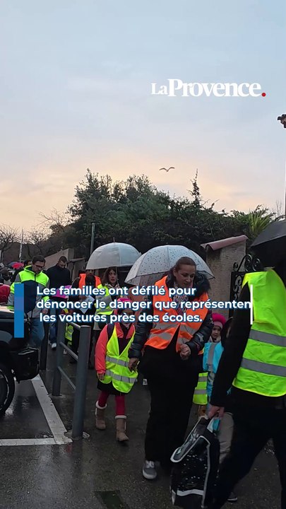 "Les voitures vont trop vite" : à Marseille, les élèves des écoles Sainte-Anne défilent pour des routes plus sûres