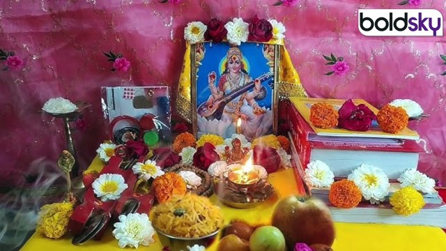Basant Panchami 2025 Bhog List : बसंत पंचमी के दिन क्या क्या चढ़ाना चाहिए, भोग लिस्ट...| Boldsky