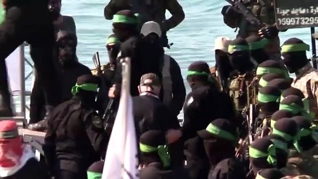 American-Israeli hostage Keith Siegel surrounded by armed Hamas militants as he's released to Red Cross in ceasefire