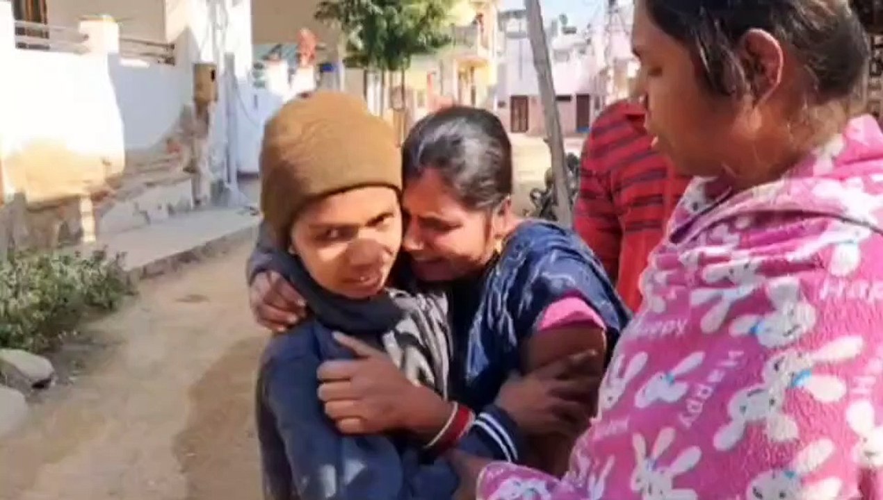 2 साल पहले अगवा हुआ था बेटा, अलवर में मां को मिला तो फूट-फूटकर रोने लगी, भावुक कर देगा यह वीडियो