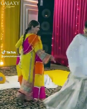 Kiran Khan & Amber Khan VIRAL DANCES