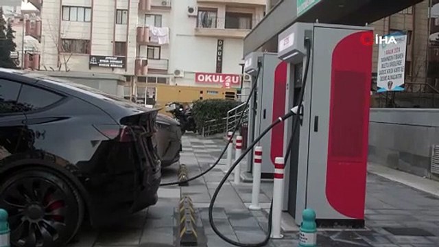 Manisa Büyükşehir Belediyesi ilk elektrikli araç şarj istasyonunu kurdu